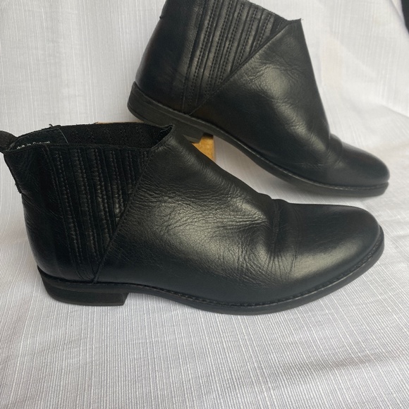 ALDO leather booties size 8 womens - Picture 1 of 2
